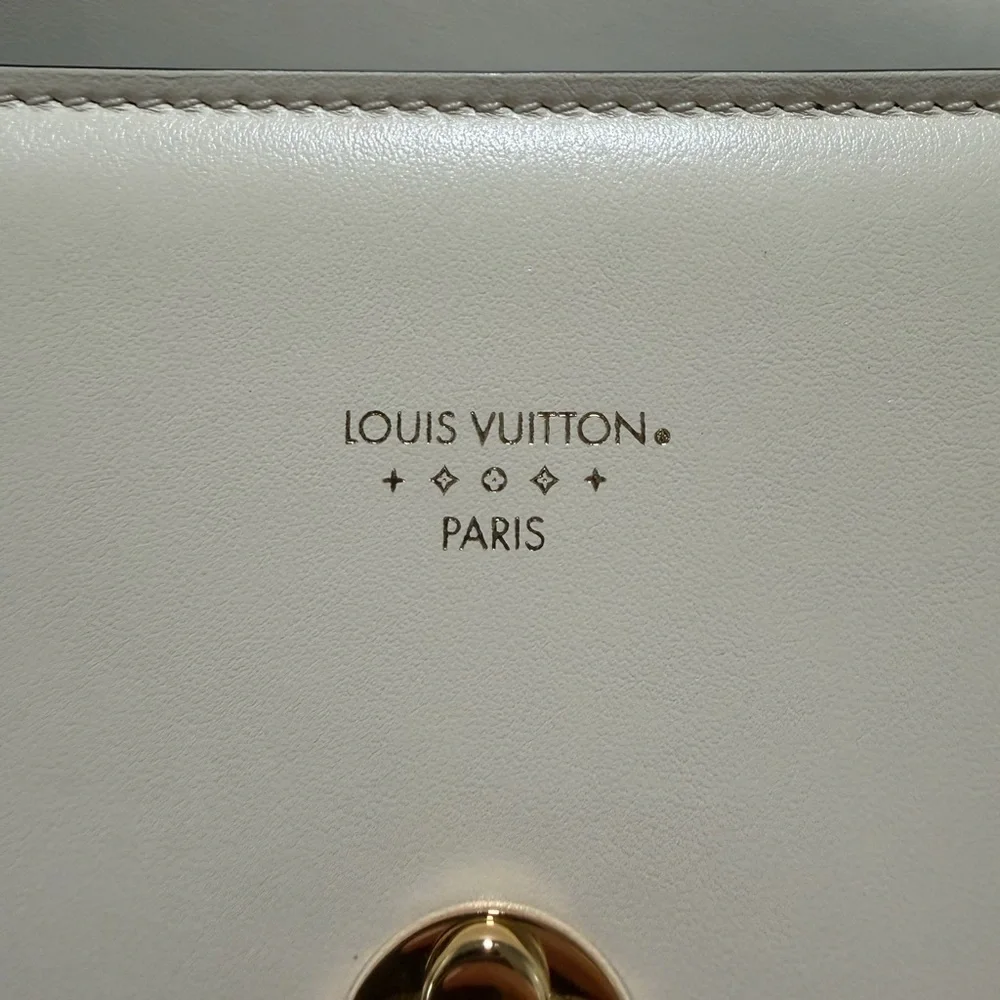 Louis Vuitton Pont 9 Crème with Blue Interior Calf skin - Picture 3 of 12